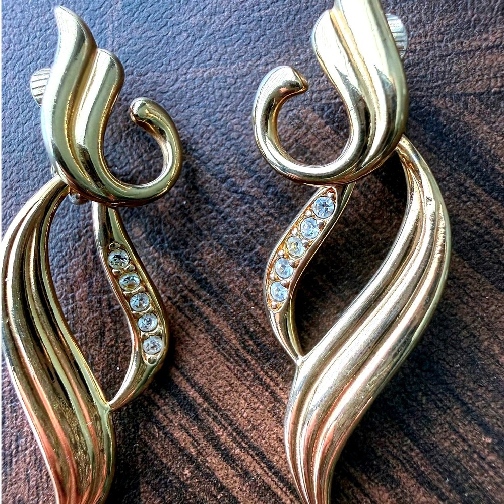 Vintage Gold Tone Abstract Flame Rhinestone Accent Clip On Dangle Earrings - Picture 5 of 7